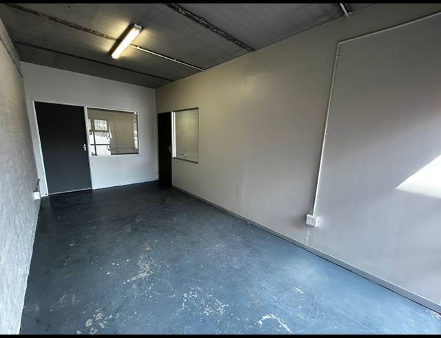 90M² WAREHOUSE TO LET IN EASTGATE